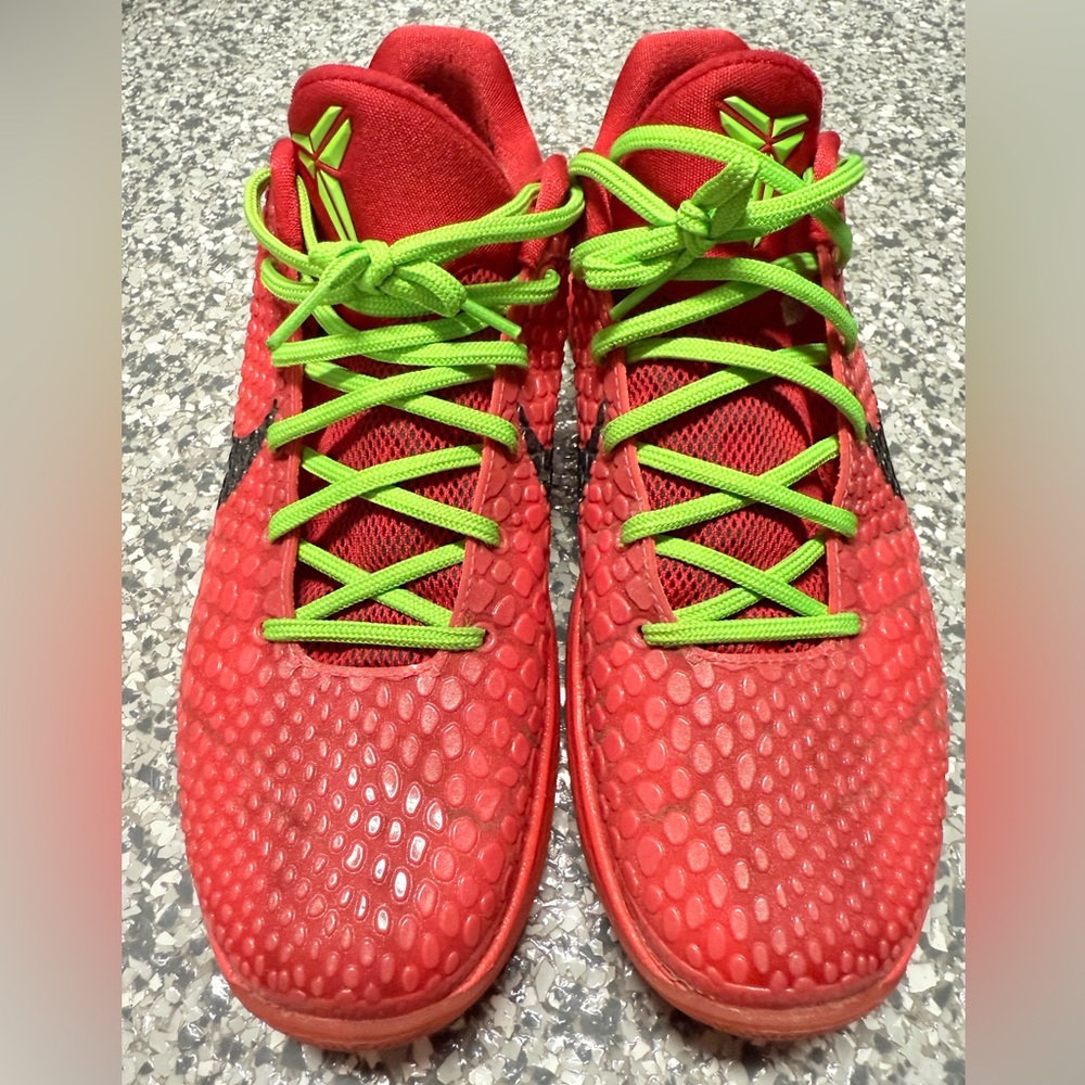 Kobe Reverse Grinch Nike size 8.5
